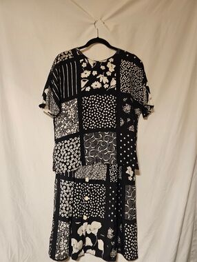 Vintage Black & white patchwork dress with flower buttons. Size: 12 Separates Se